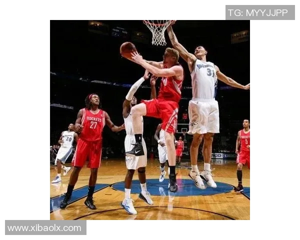 姚明黑白图像背后的故事与篮球传奇的交织